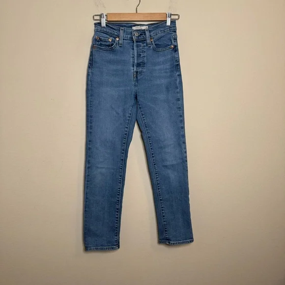 Levi’s Wedgie Straight Jeans - Picture 2 of 13